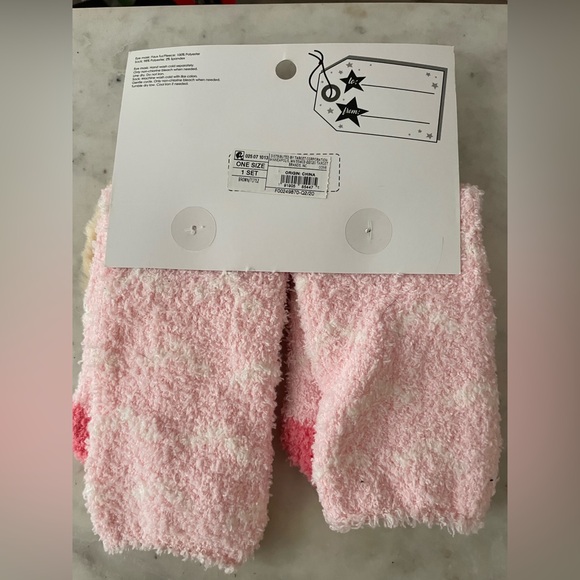 NWT - Llama Fuzzy Sleep Eye mask and Fuzzy Sock Set (one-size) - Picture 2 of 3